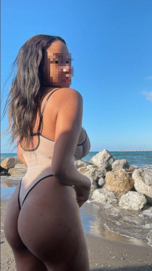 641838148: Chica busca chico en La Coruña