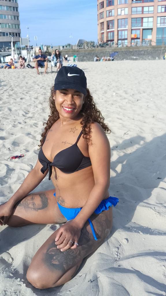 632640613: Chica busca chico en Barcelona