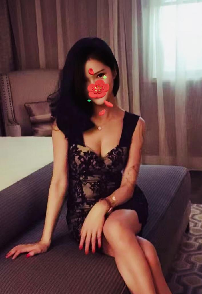 643943266: Chica busca chico en Barcelona