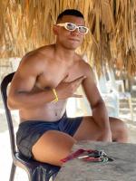 645043833: Chico busca chica en Barcelona