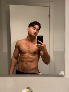 664407620: Chico busca chica en Valencia