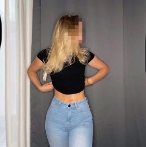 610444617: Chica busca chico en Sevilla