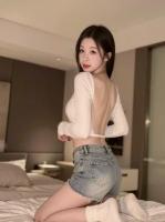 631643981: Chica busca chico en Barcelona