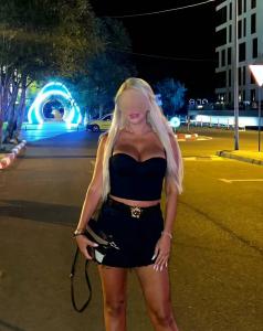 661145141: Chica busca chico en Barcelona