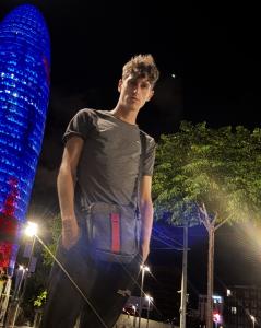 642339869: Chico busca chica en Barcelona