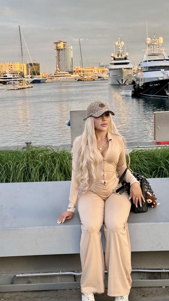 673918478: Chica busca chico en Barcelona