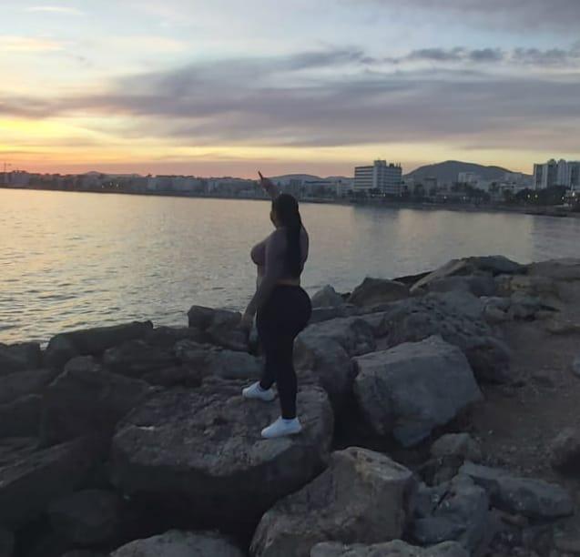 Chica busca chico en Ibiza: 