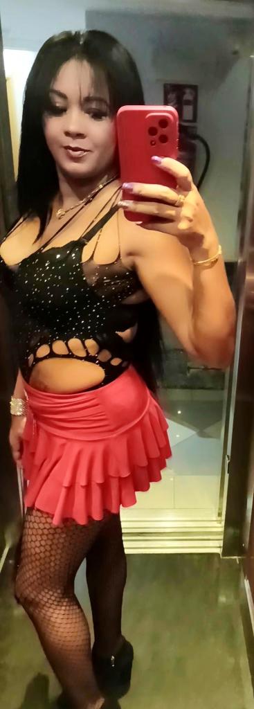 604113086: Chica busca chico en Málaga