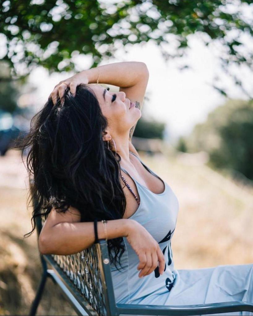 671134267: Chica busca chico en Sevilla