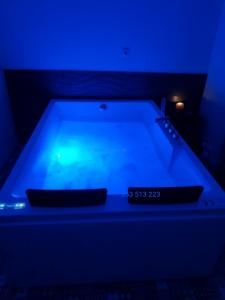 653513223: Chica busca chico en Barcelona