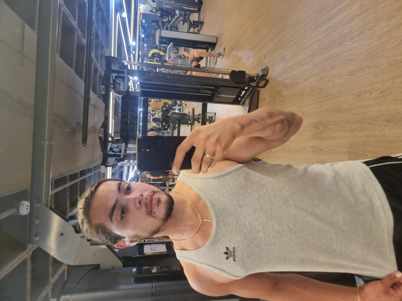 695946614: Chico busca chica en Málaga