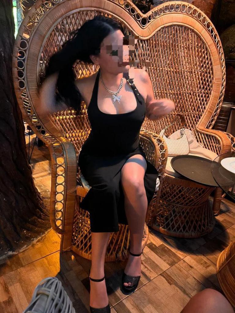 647781551: Chica busca chico en Barcelona