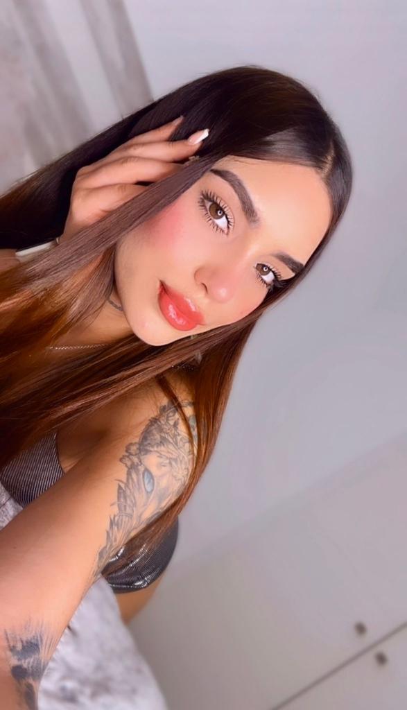 631363812: Chica busca chico en Barcelona