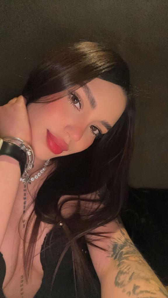 631363812: Chica busca chico en Barcelona