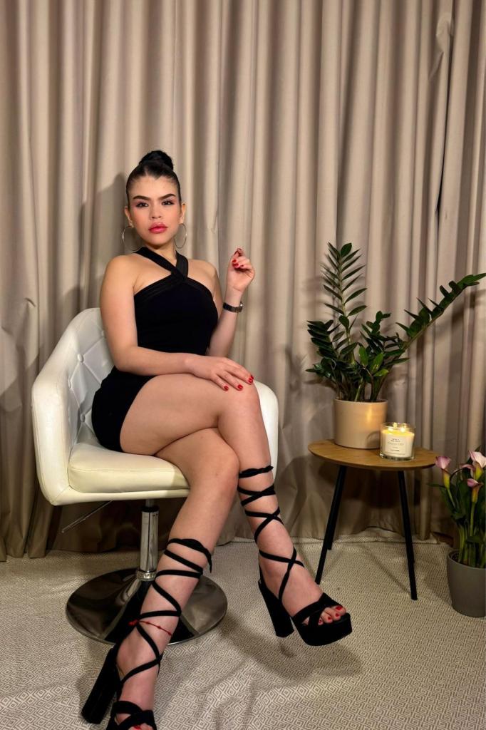 633470737: Chica busca chico en Cantabria