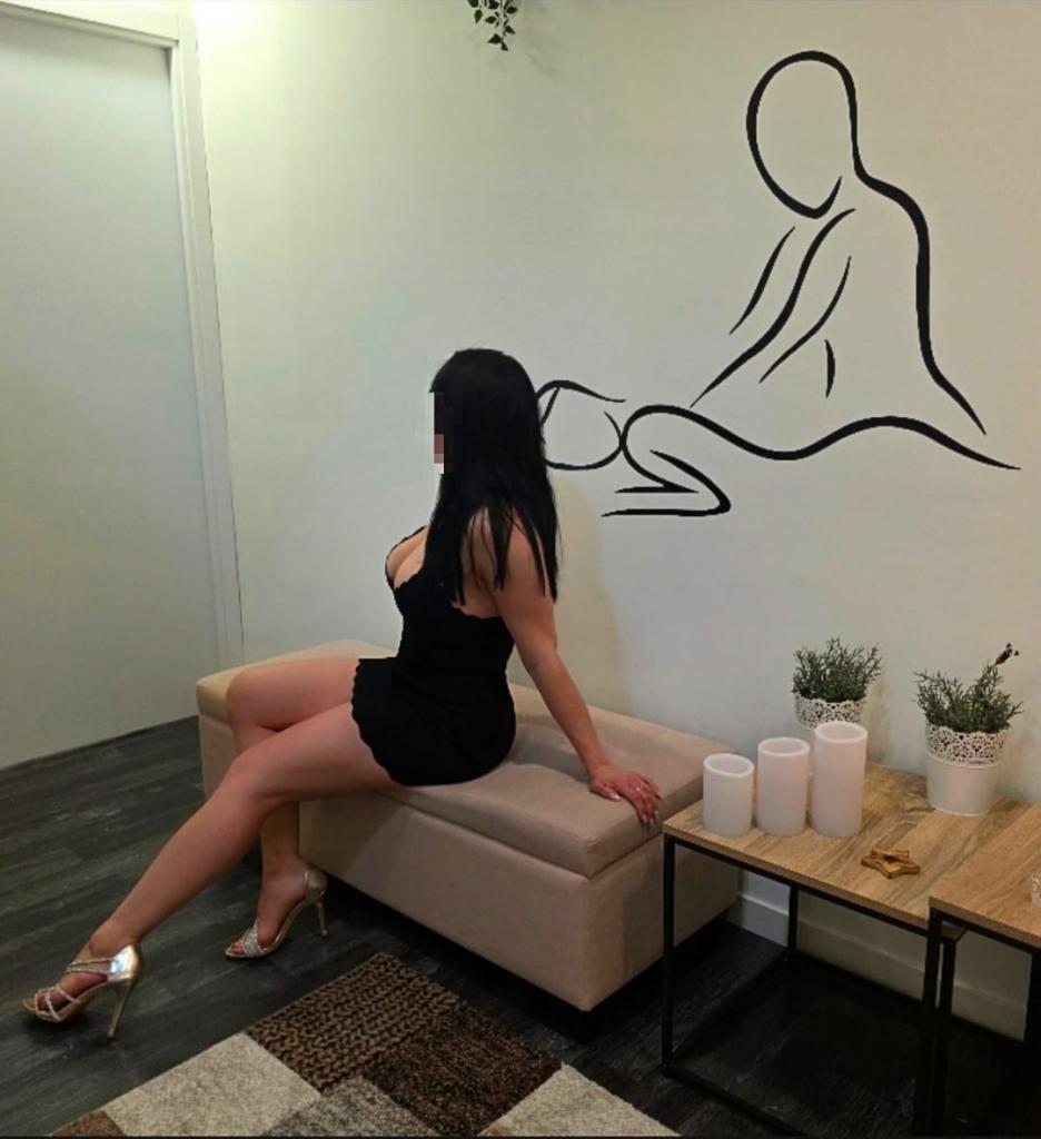 607161230: Chica busca chico en Barcelona