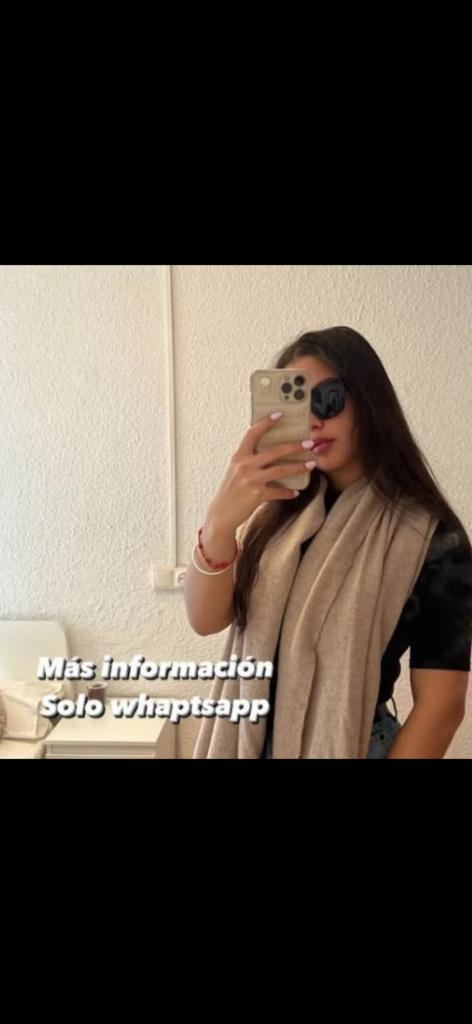 692866260: Chica busca chico en Sevilla