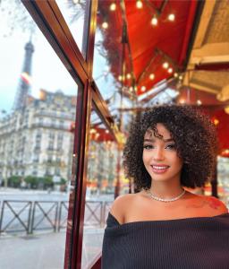 657339213: Chica busca chico en Ibiza