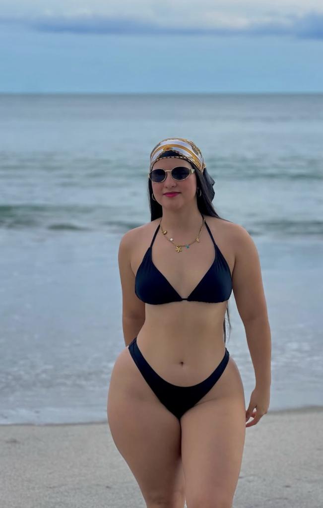 633568349: Chica busca chico en Barcelona