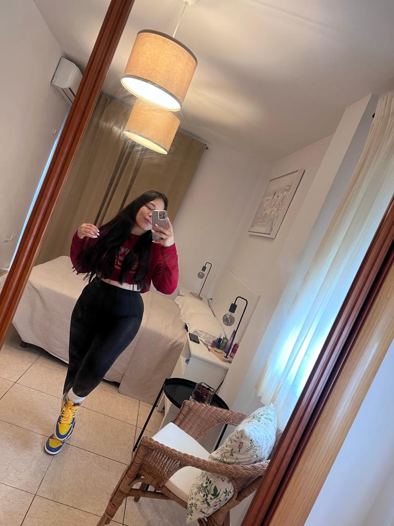 613421353: Chica busca chico en Sevilla