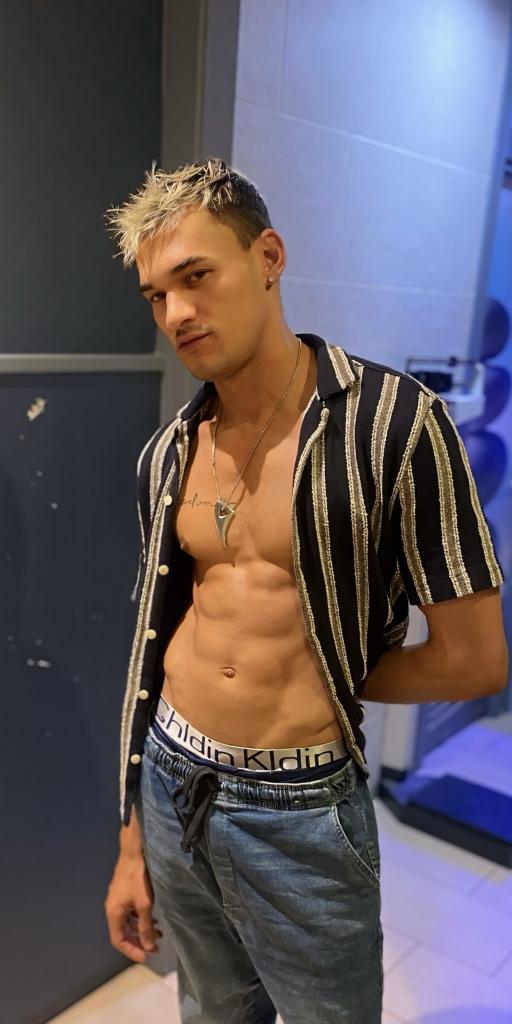 662530822: Chico busca chica en Barcelona