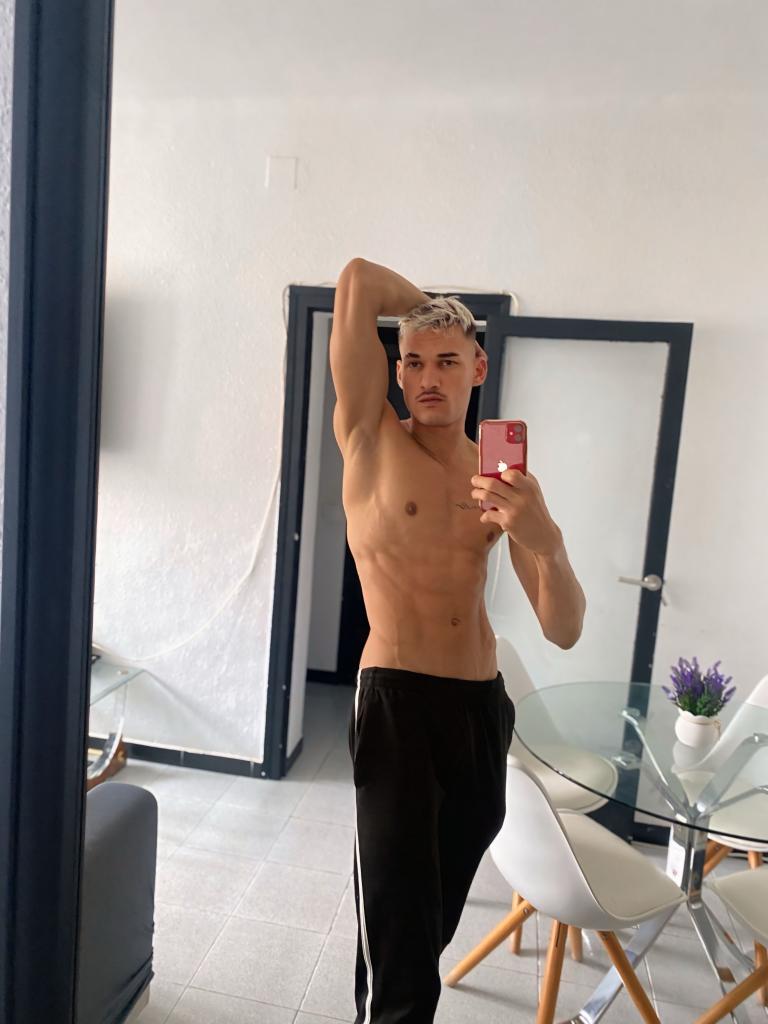 662530822: Chico busca chica en Barcelona