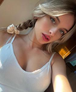 624378245: Chica busca chico en Málaga