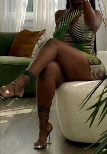 664389681: Chica busca chico en Barcelona