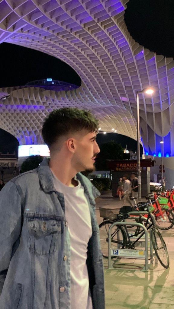 645543915: Chico busca chica en Sevilla