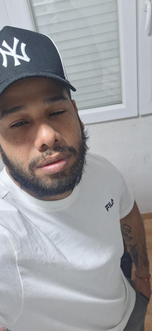 632228482: Chico busca chica en Valencia