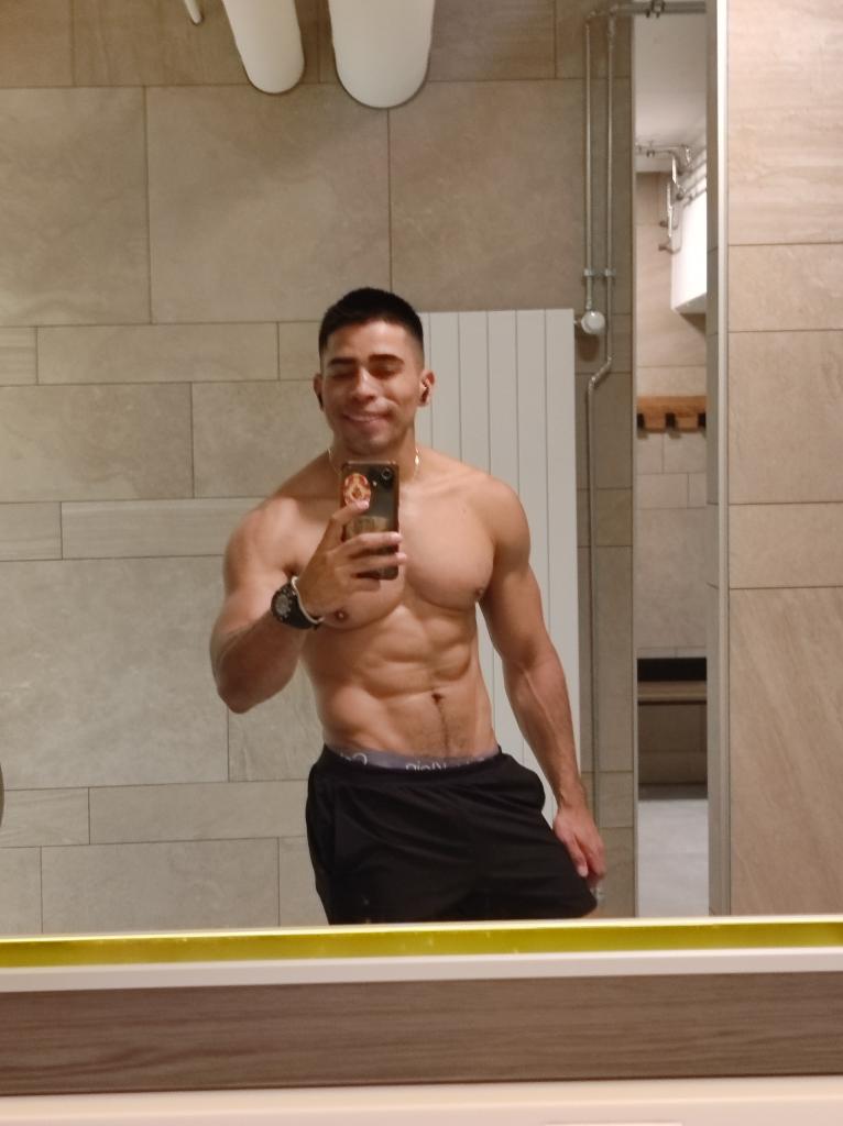 661268070: Chico busca chica en Las Palmas