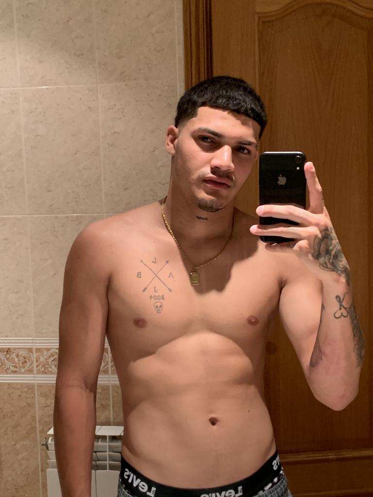 613648306: Chico busca chica en Barcelona