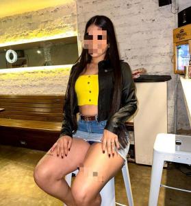 617262137: Chica busca chico en Barcelona
