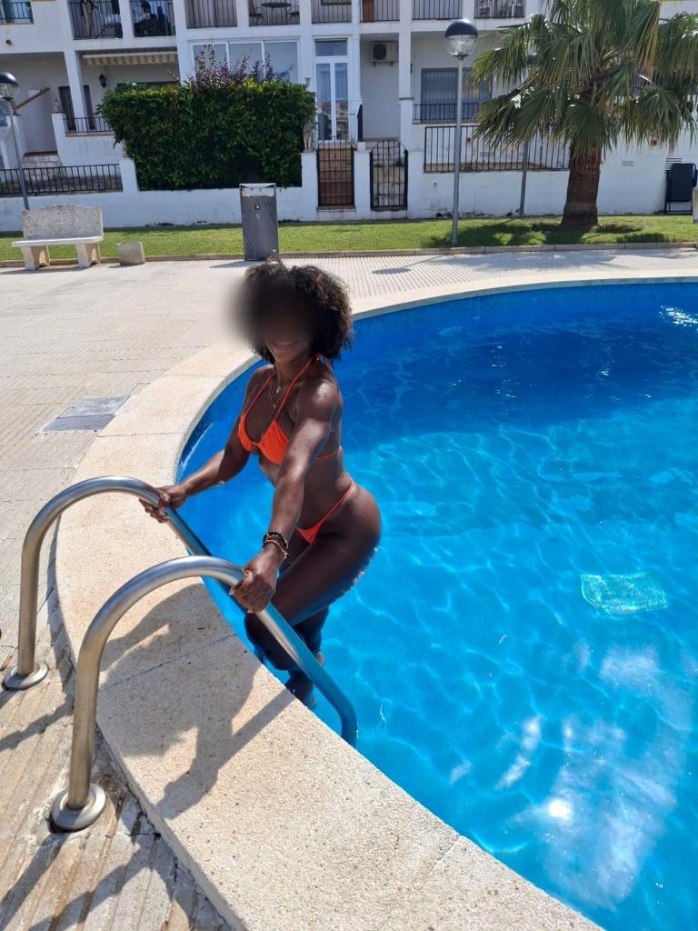 615687097: Chica busca chico en Orense