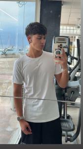 697751128: Chico busca chica en Madrid