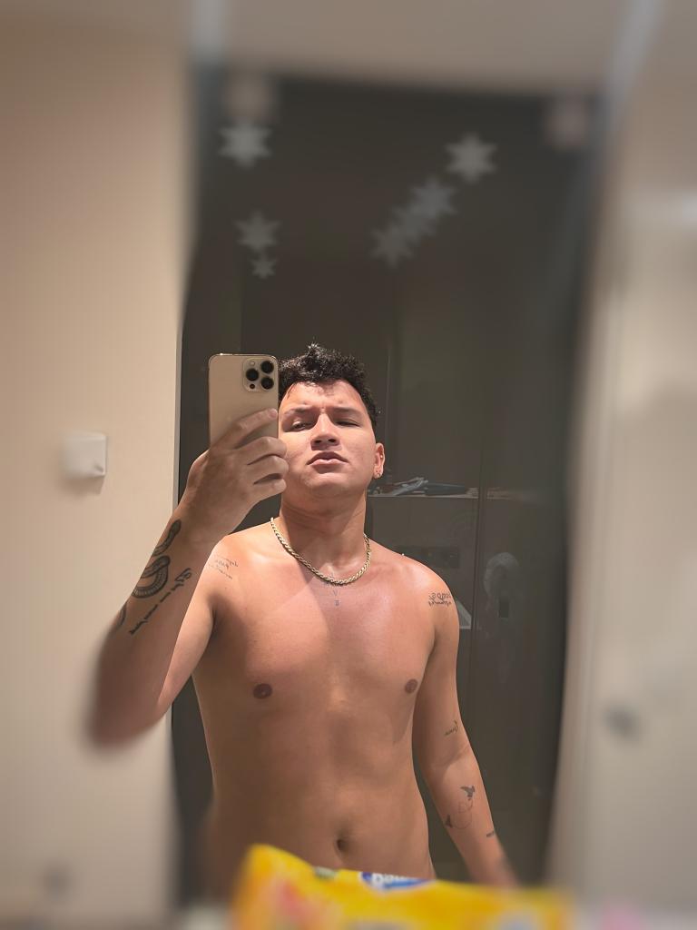 658747307: Chico busca chica en Pontevedra