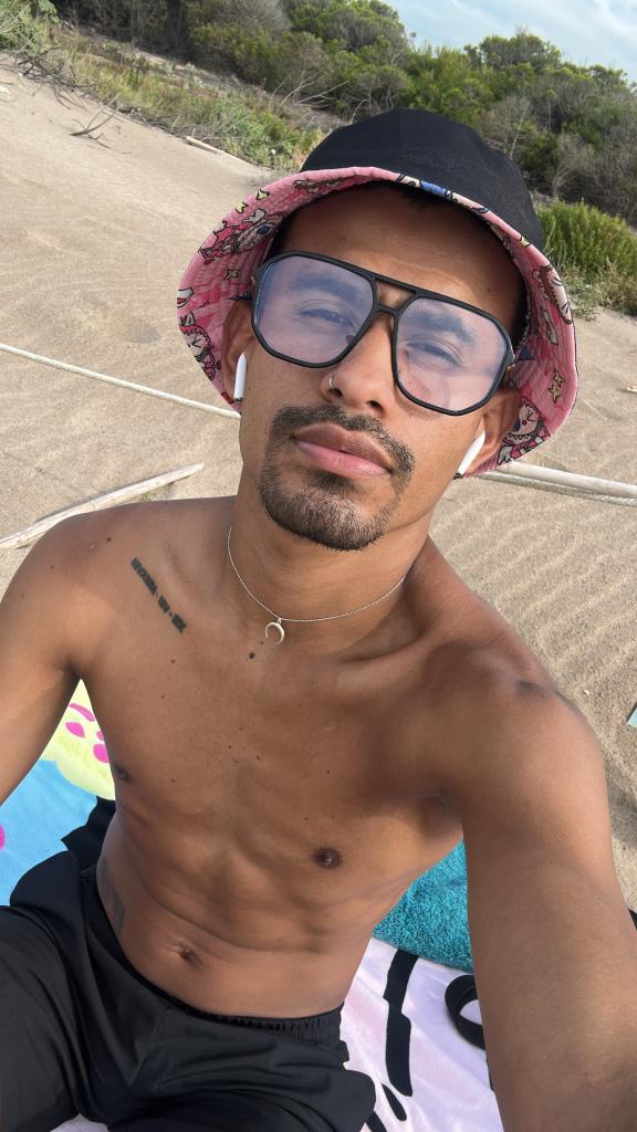 663701715: Chico busca chica en Barcelona