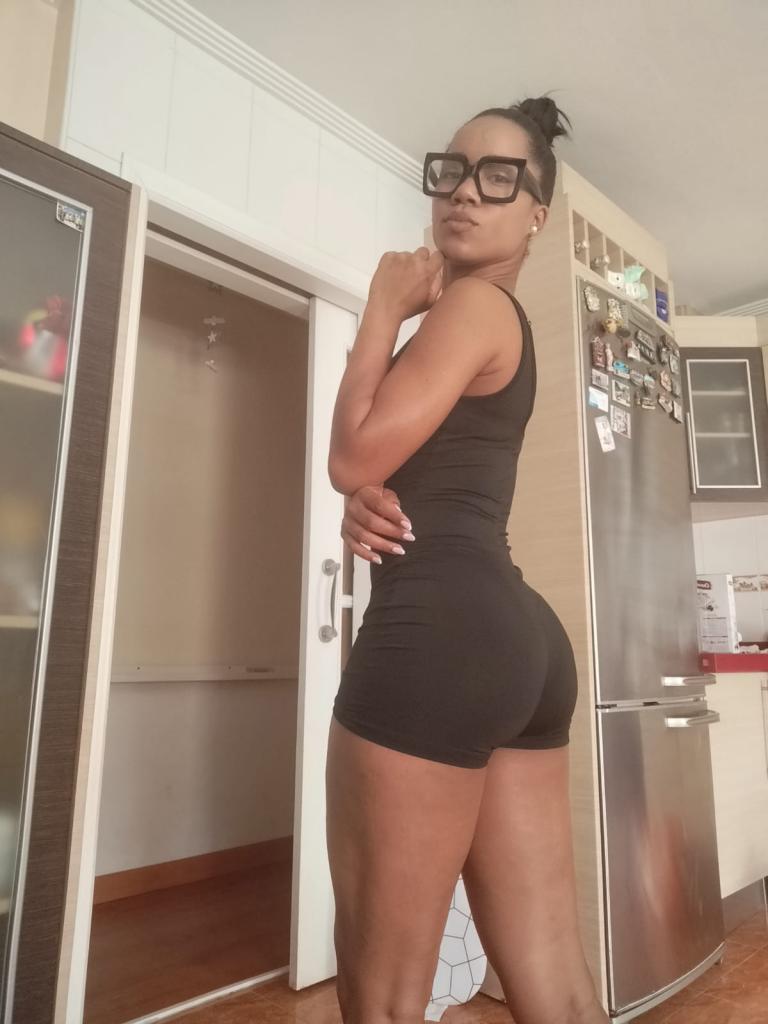 643904108: Chica busca chico en Murcia