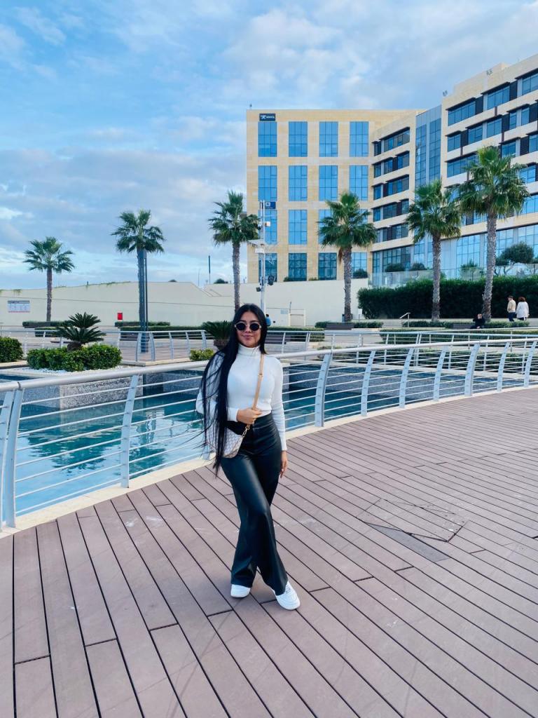 666314275: Chica busca chico en Ibiza