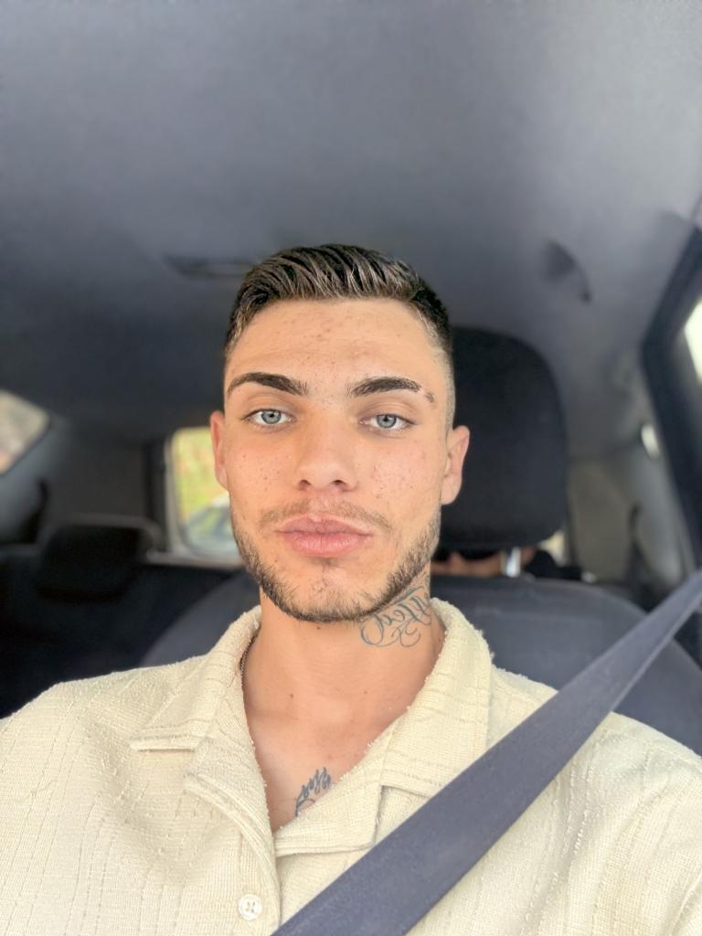 Chico busca chica en Málaga: 