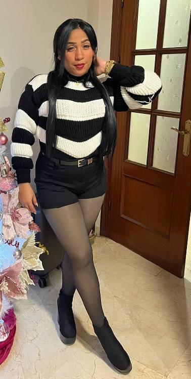 647988449: Chica busca chico en Sevilla