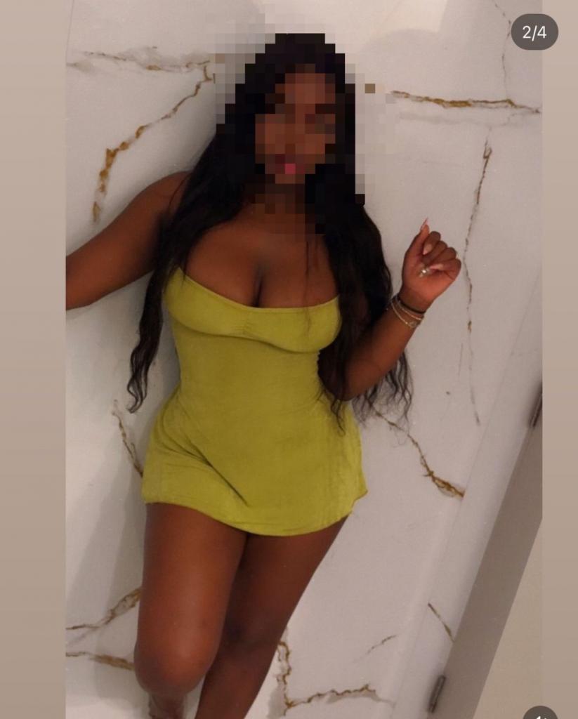 637992058: Chica busca chico en Sevilla