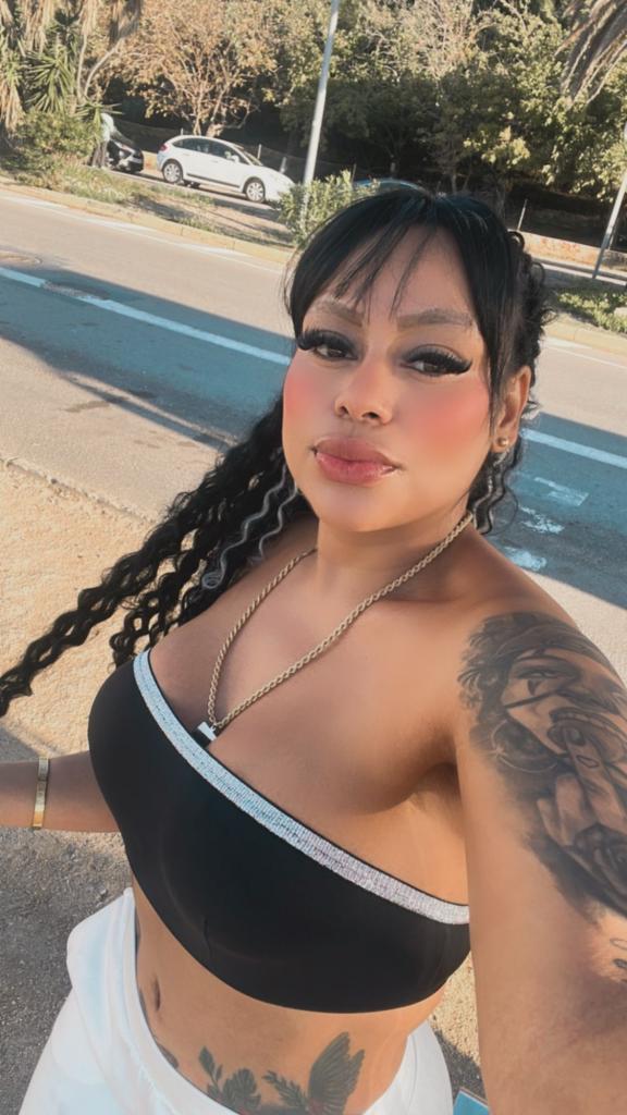 667606175: Chica busca chico en Valencia