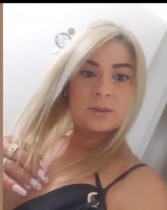 664464494: Chica busca chico en Barcelona