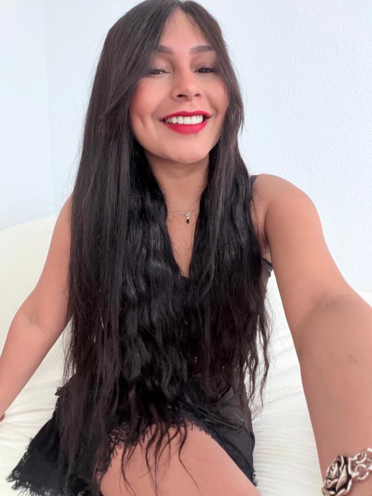 647749218: Chica busca chico en Sevilla
