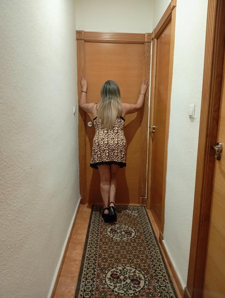 695725686: Chica busca chico en Murcia