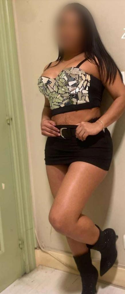 637582692: Chica busca chico en Sevilla