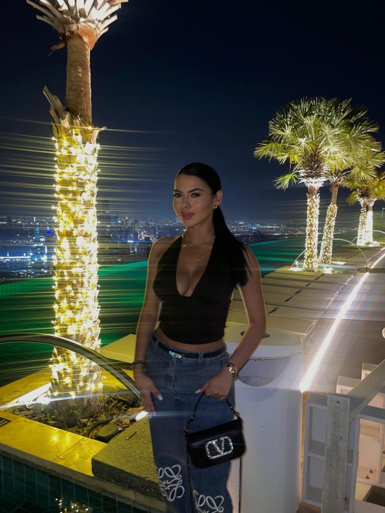 602436793: Chica busca chico en Málaga