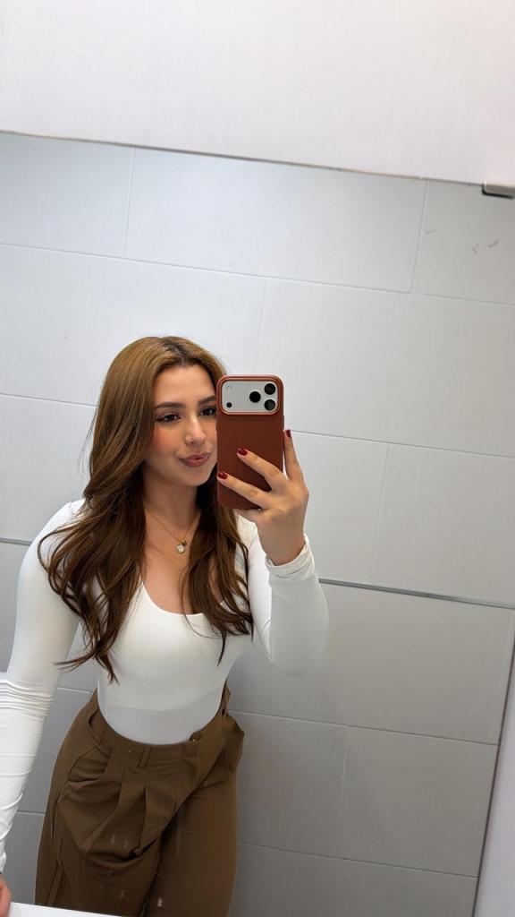 664375536: Chica busca chico en Barcelona