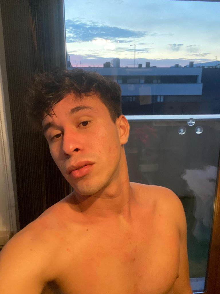 623387690: Chica busca chico en Asturias